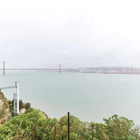 Portucale ! Cacilhas River View شقة ألمادا