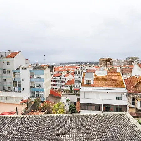 Portucale ! Cacilhas River View アルマダ