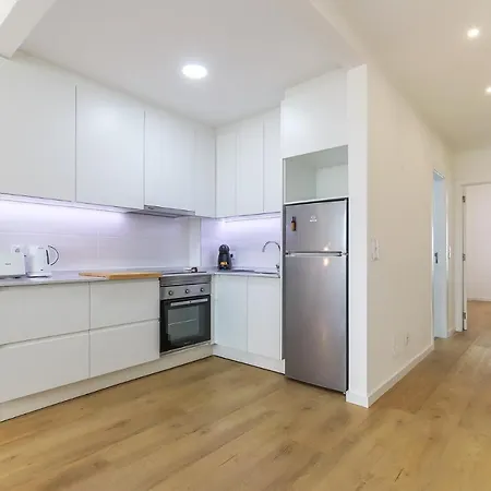 Portucale ! Cacilhas River View