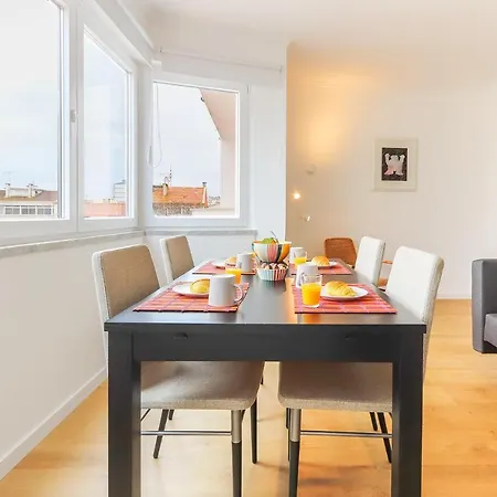 Portucale ! Cacilhas River View